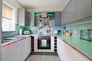 Kitchen- click for photo gallery